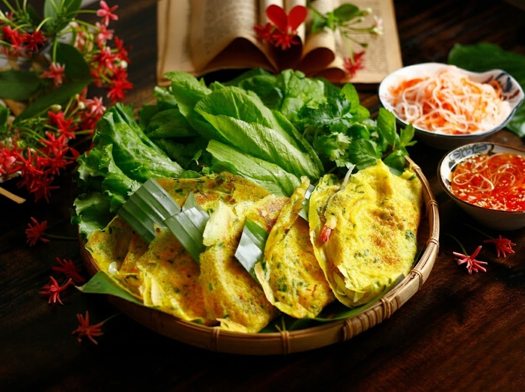 Banh Xeo - Famous dishes of Vietnamese Cuisine